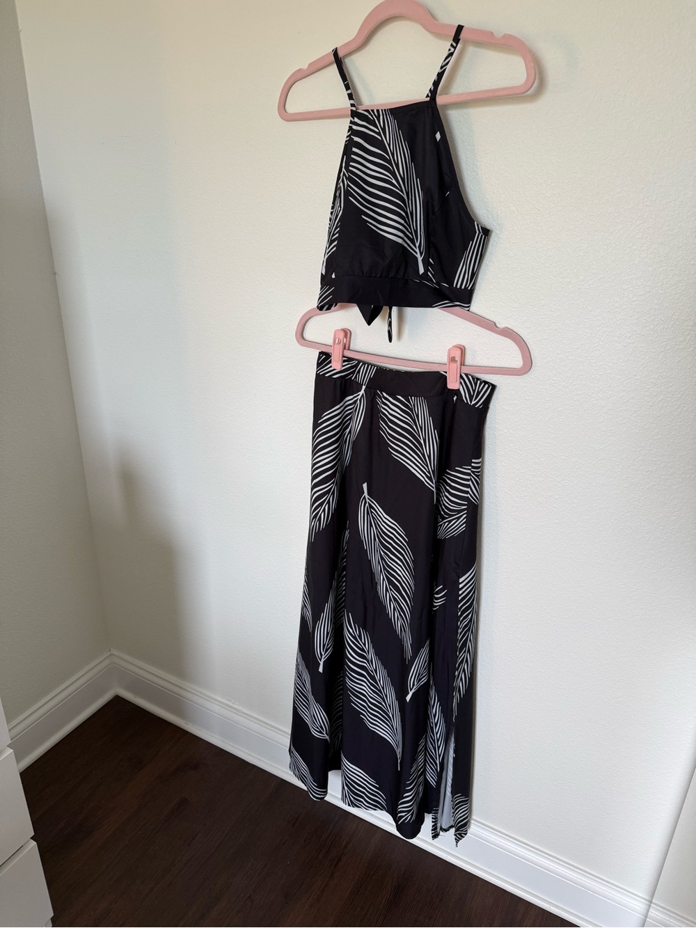 Women's Black and White Leaf Print Two Piece Skirt - Picture 7 of 9